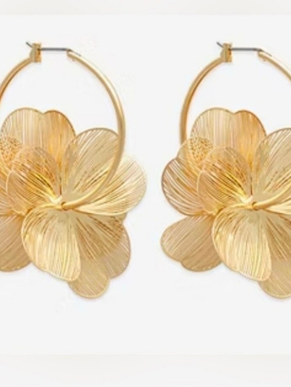 👉✨️Piper K Gold Floral Hoop Gold Tone Earrings